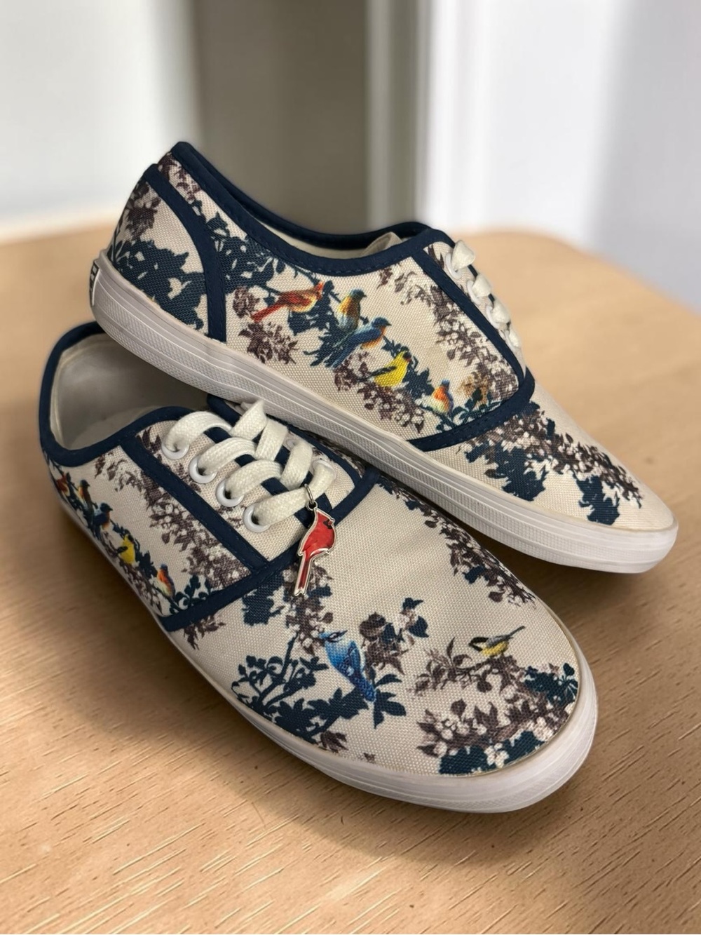 Bradford Exchange Songs of Spring Bird Sneakers Size 9 Cottagecore Grandmacore - Picture 11 of 11